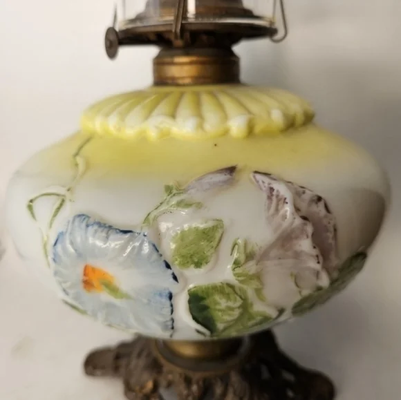 Antique Gone With The Wind Lamp‎